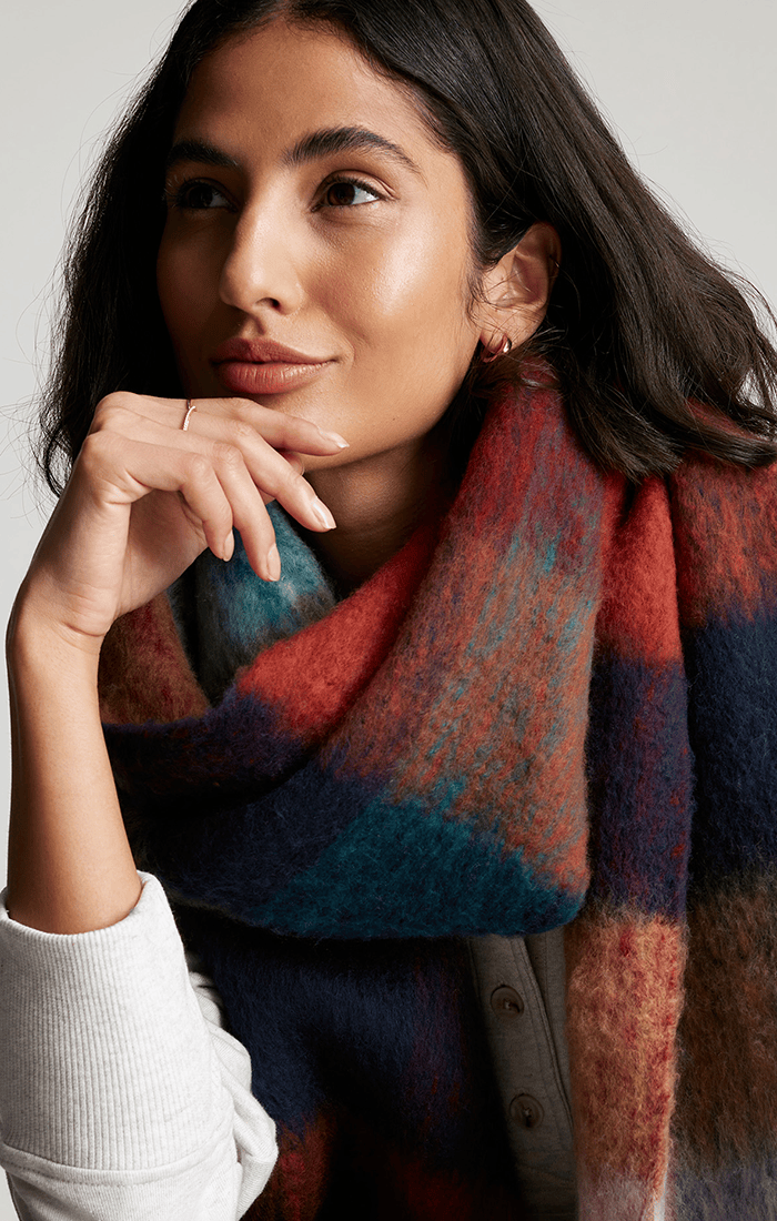 How To Wear A Simple Loop Scarf